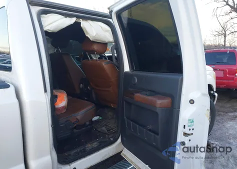 2016 Ford F-250 Lariat z USA, uszkodzony, nr VIN 1FT7W2B67GEA21418